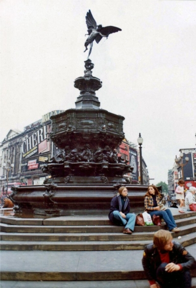 Piccadilly Circus 1973 1.jpg. Click on the picture to enlarge